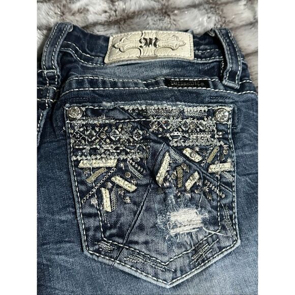 NWOT Women’s Embellished Miss Me Blue Jeans Size 26 - Picture 2 of 9